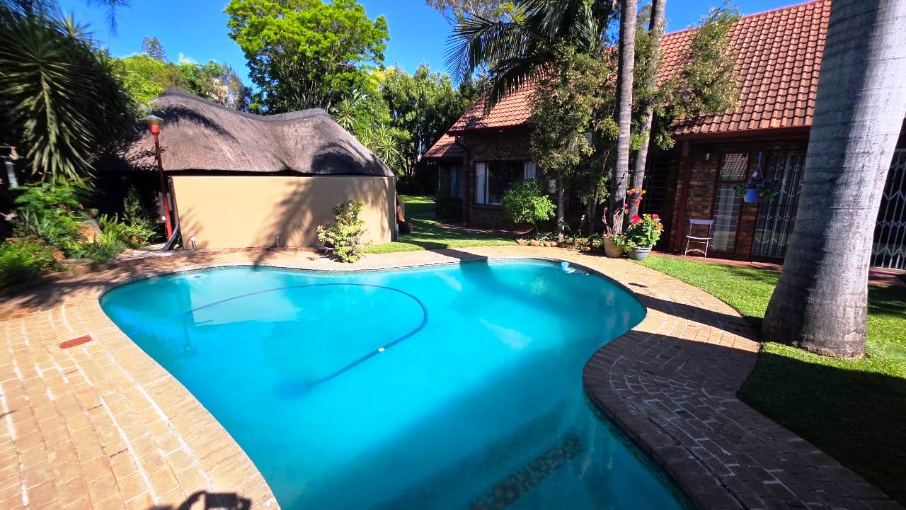 Three bedroom for sale in old Doornpoort