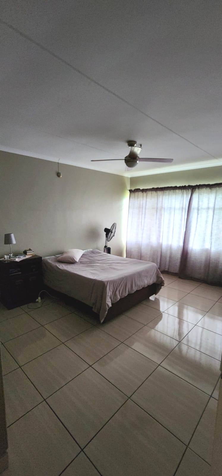 Three bedroom house for sale in Sinoville