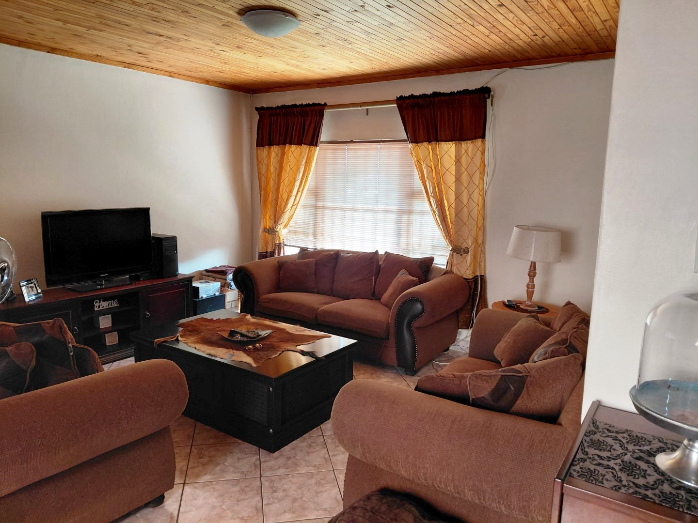 Huge three bedroom for sale in Montana Park