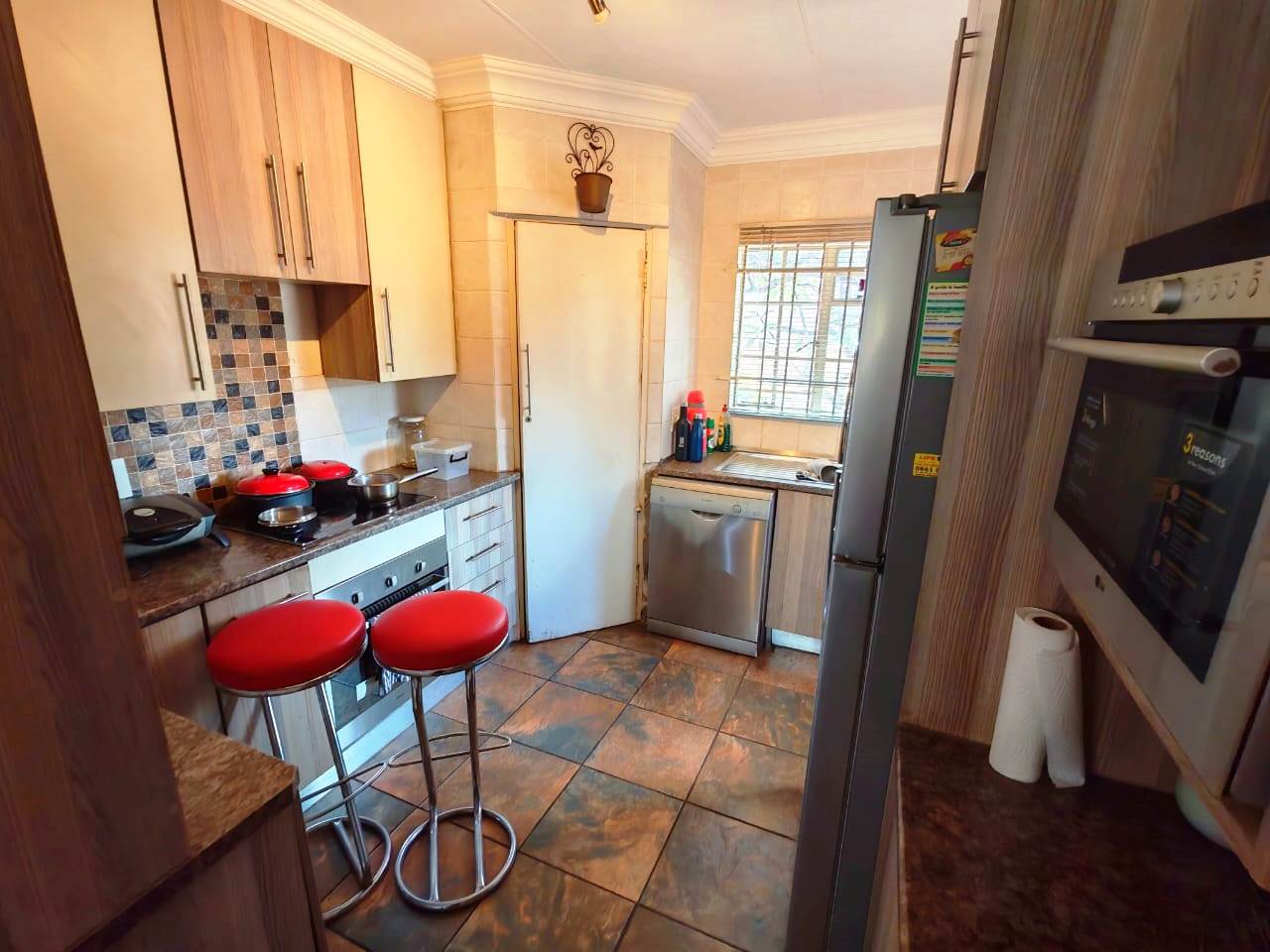 Large three bedroom duet for sale in Sinoville