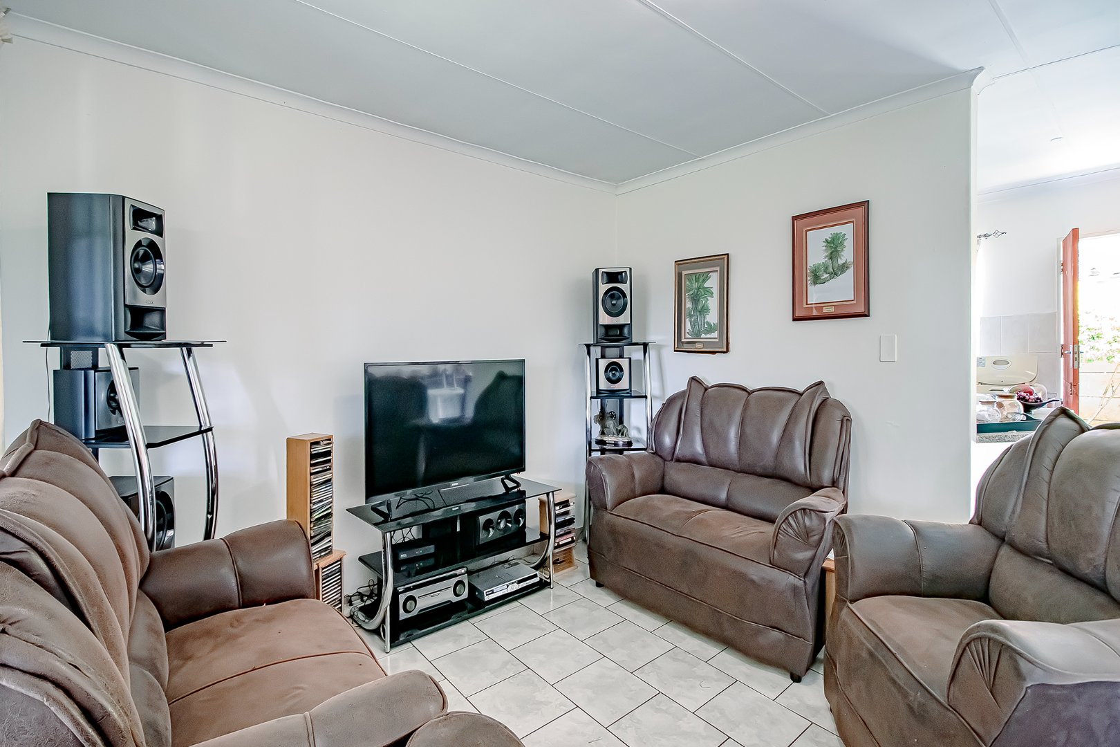 Three bedroom for sale in old Doornpoort