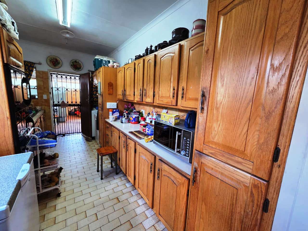 Seven bedroom house for sale in Sinoville