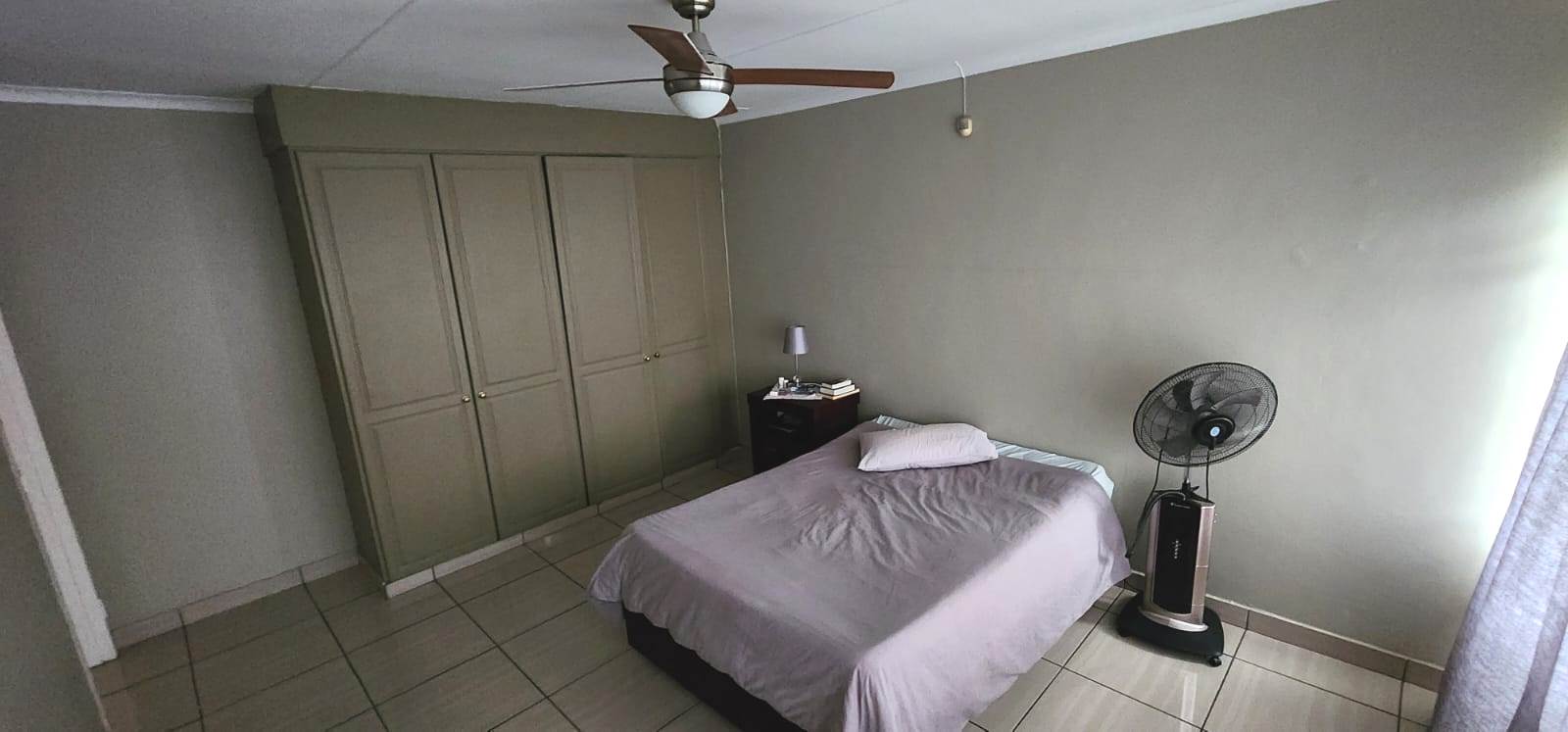 Three bedroom house for sale in Sinoville