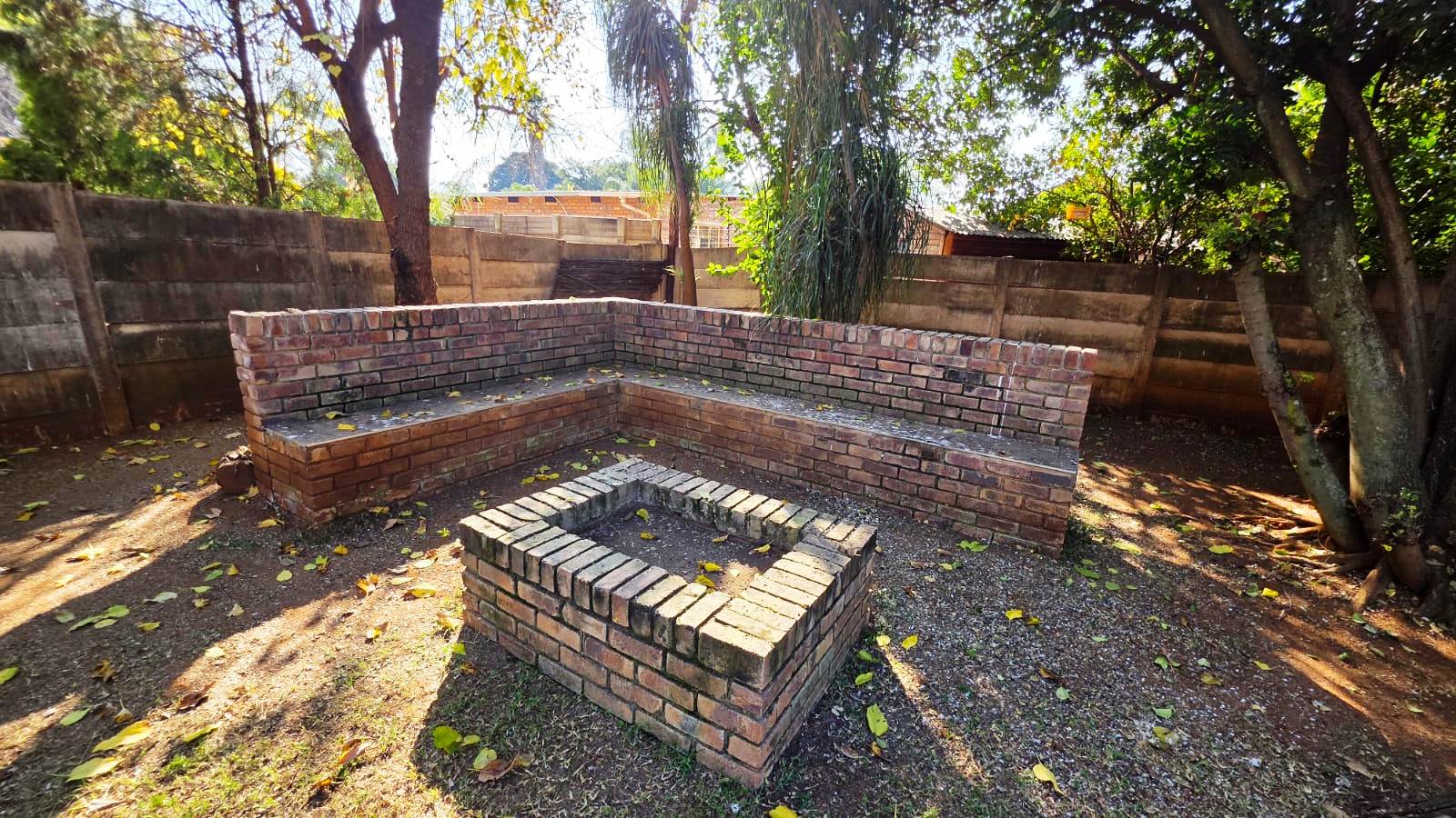 Three bedroom house for sale in old Doornpoort