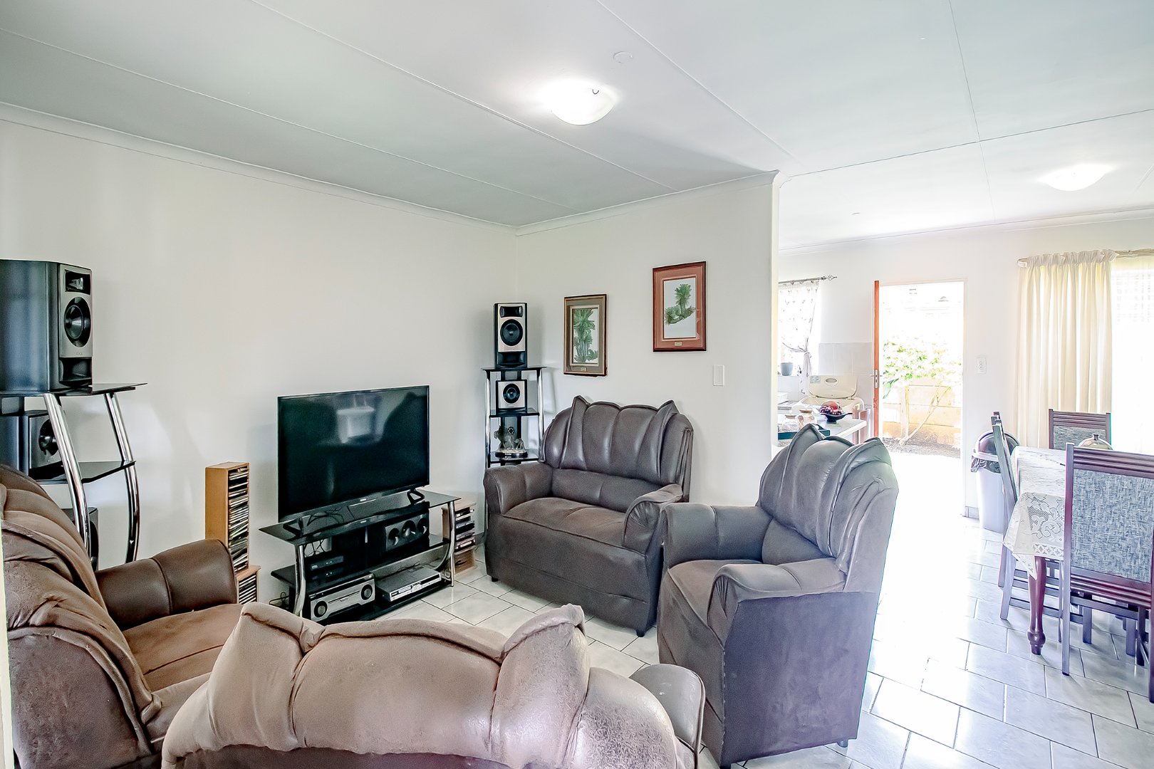 Three bedroom for sale in old Doornpoort