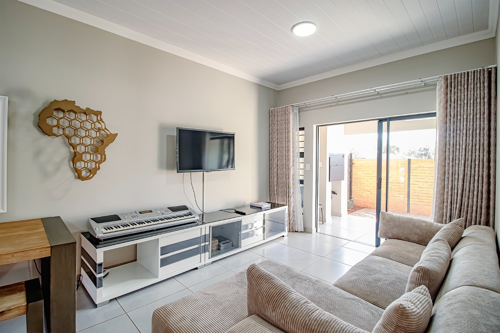 Stylish two bedroom simplex for sale in Annlin