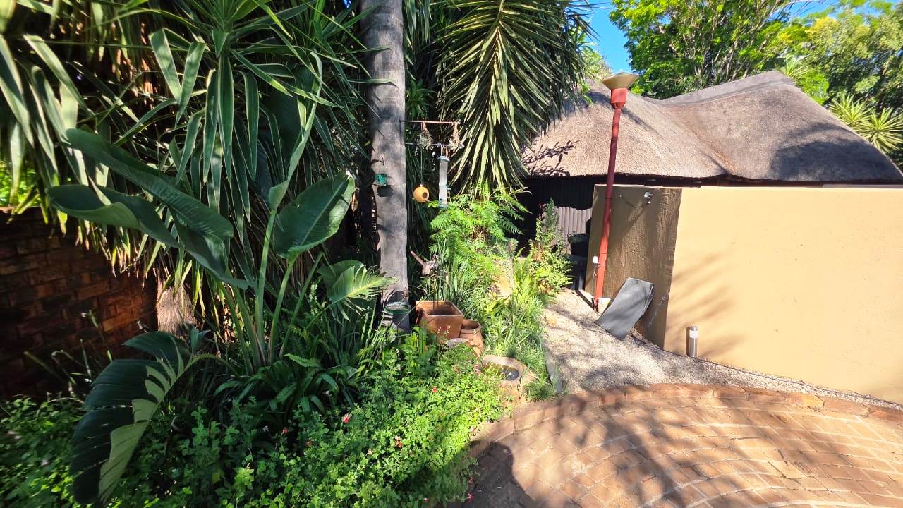 Three bedroom for sale in old Doornpoort