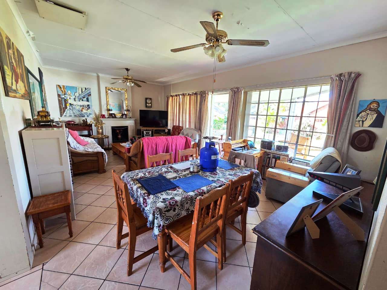 Seven bedroom house for sale in Sinoville