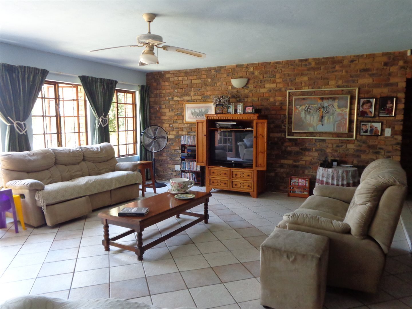 Three bedroom house for sale in Montana Park