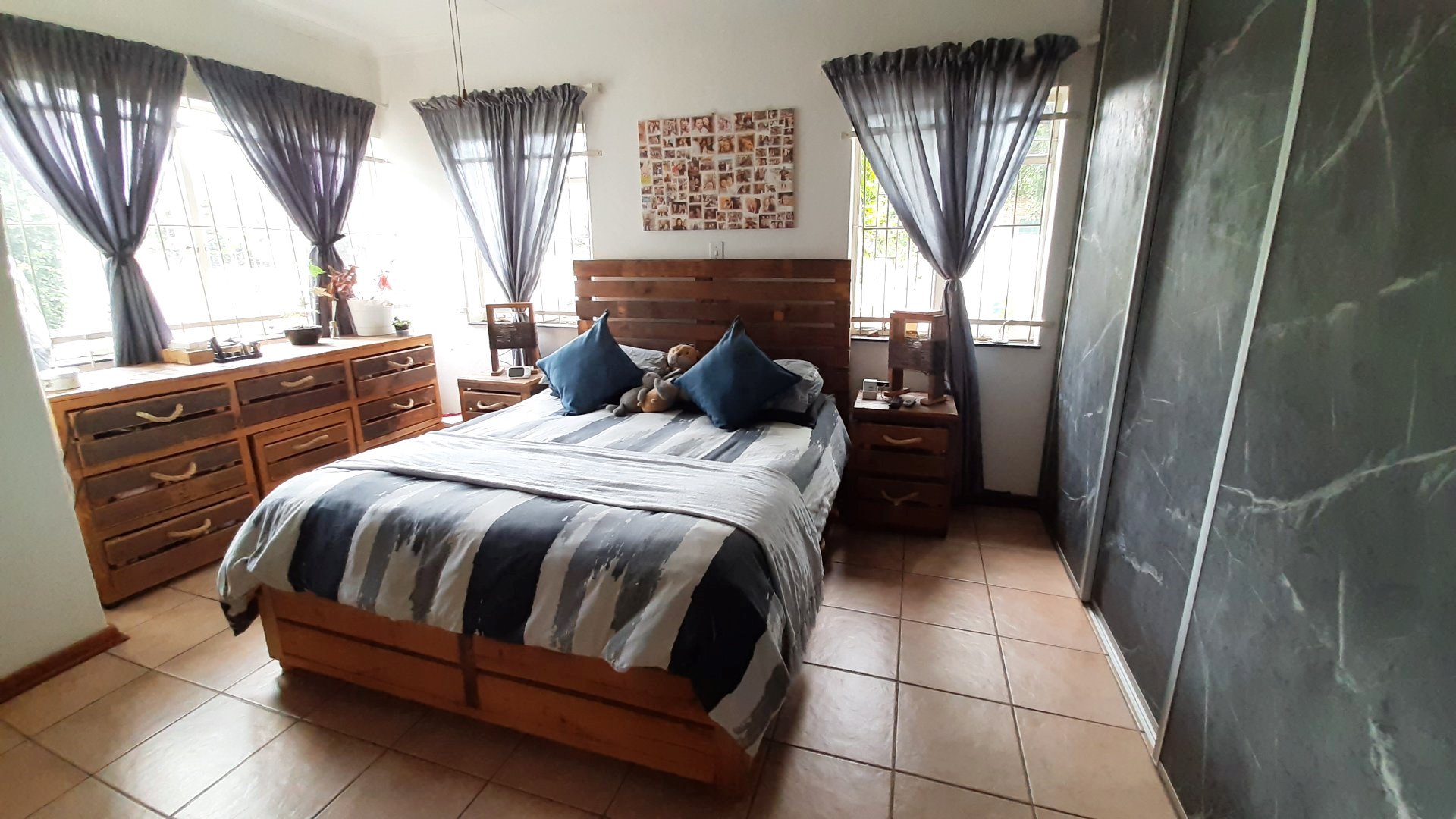 Large three bedroom house for sale in Florauna