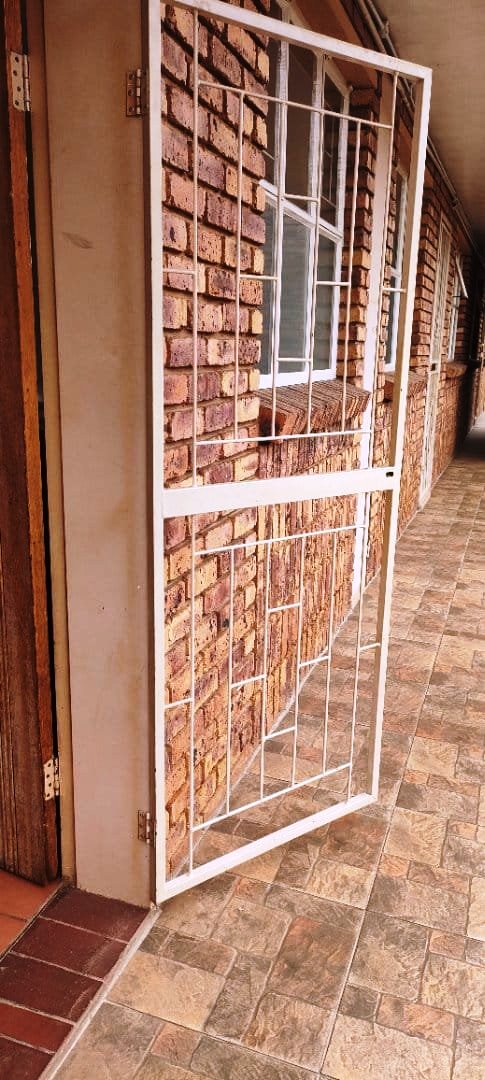 Two bedroom flat for sale in Pretoria North