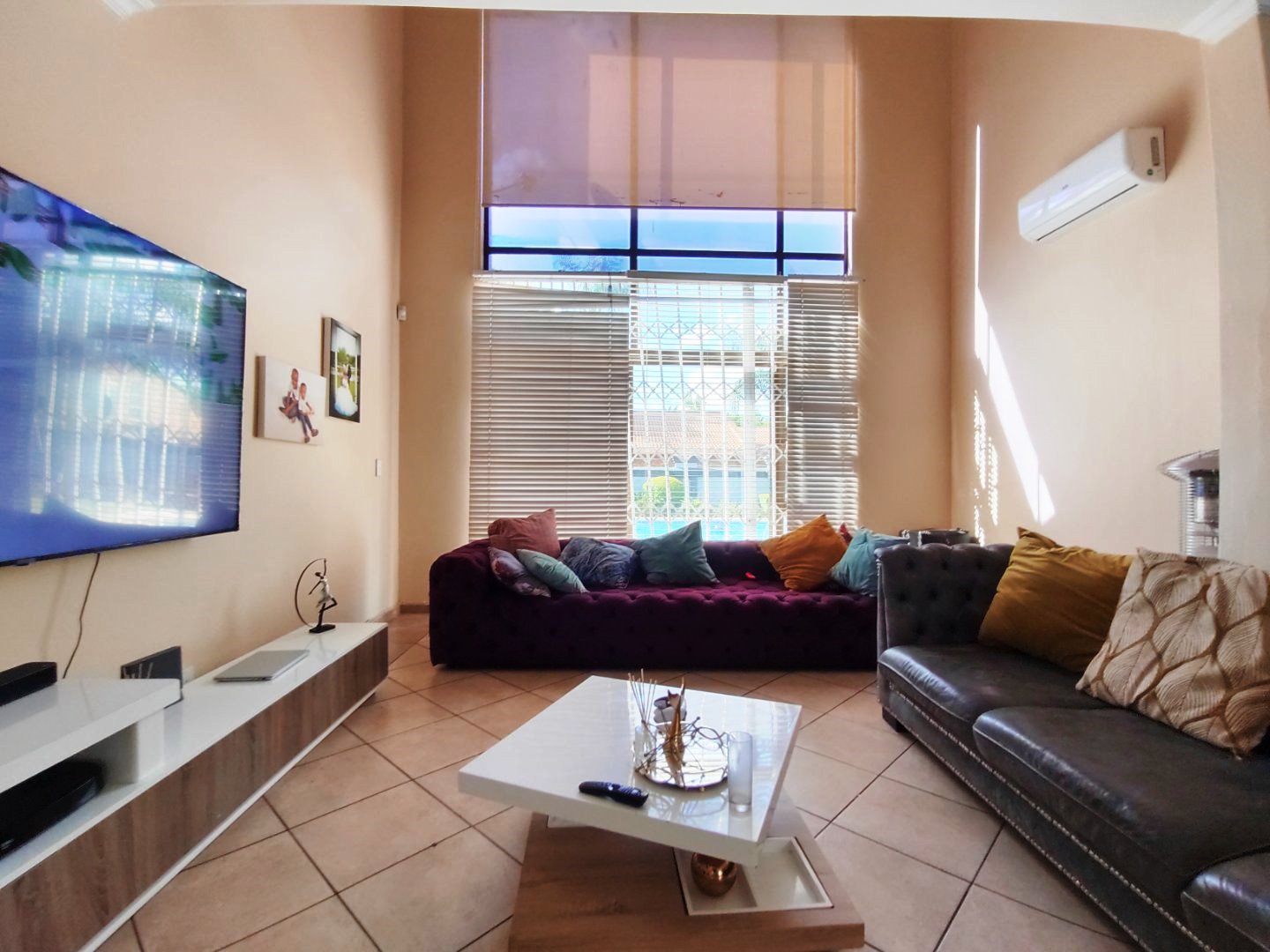 Six bedroom house for sale in Montana Park