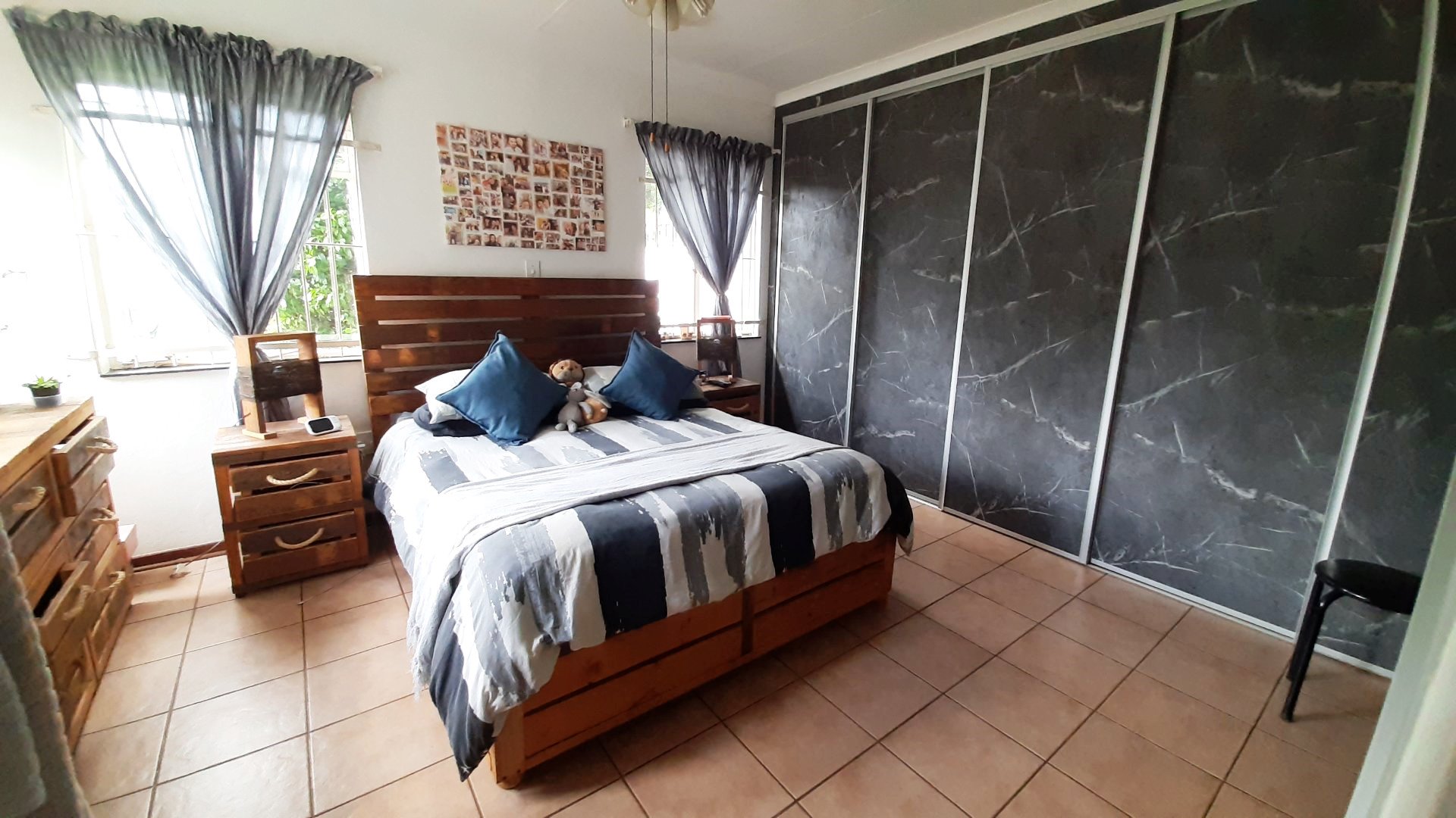 Large three bedroom house for sale in Florauna