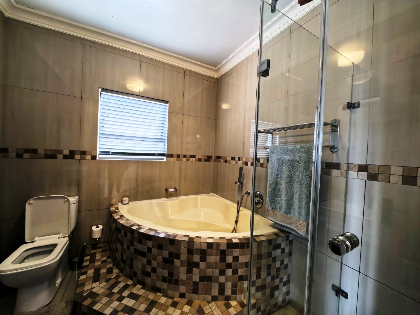 Three bedroom house for sale in Montana Park