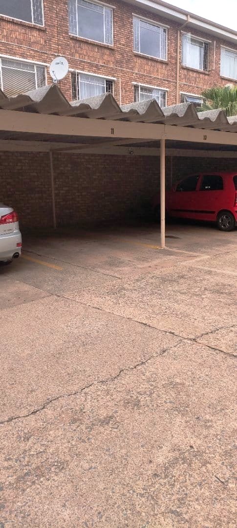 Two bedroom flat for sale in Pretoria North