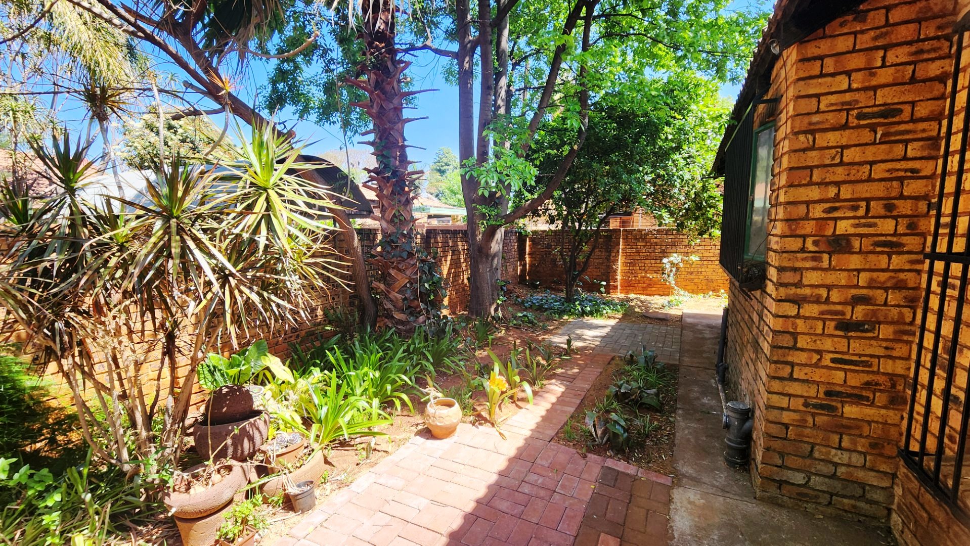 Three bedroom house for sale in Doornpoort