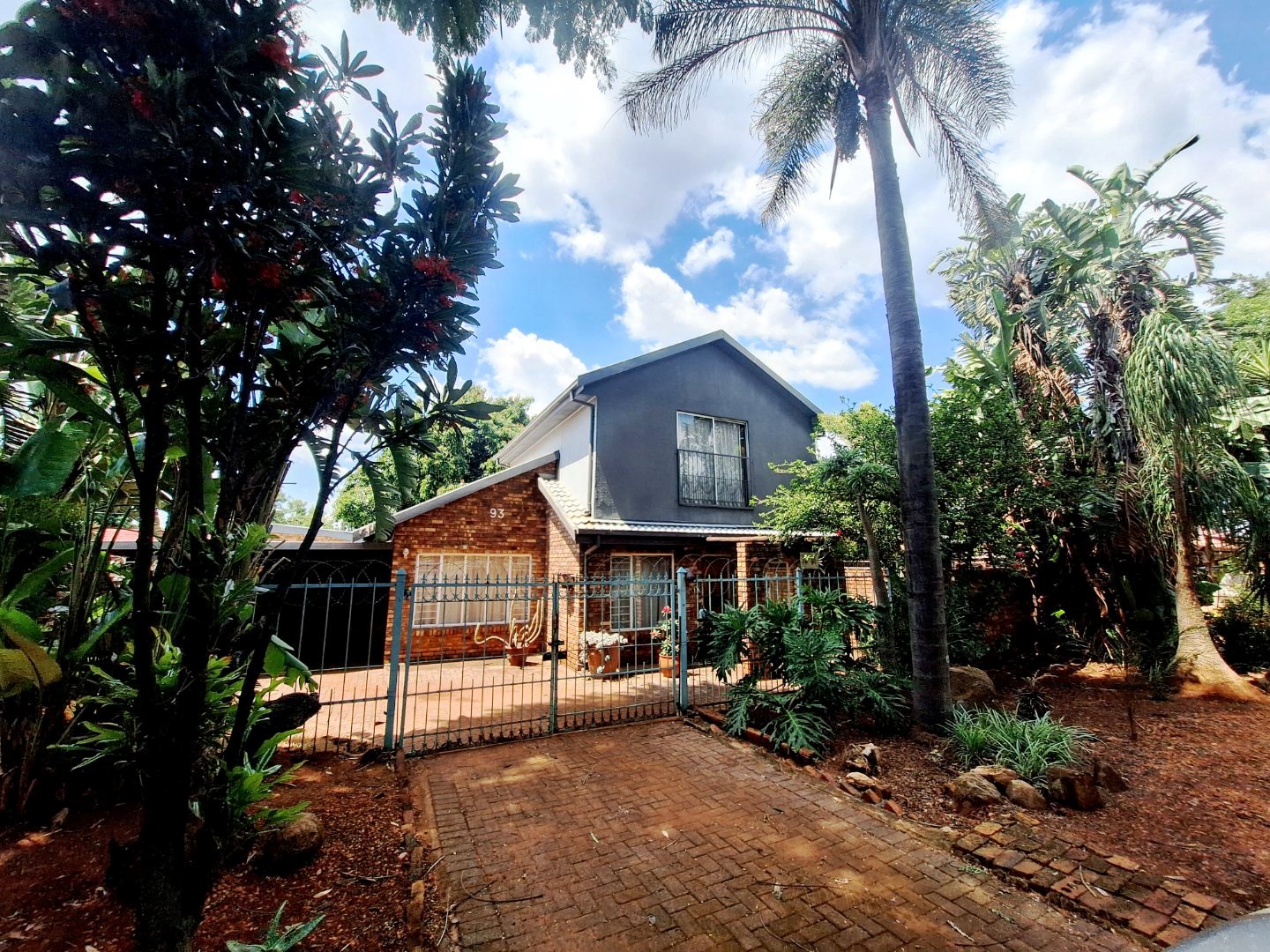 Three bedroom with flatlet for sale – Orchards