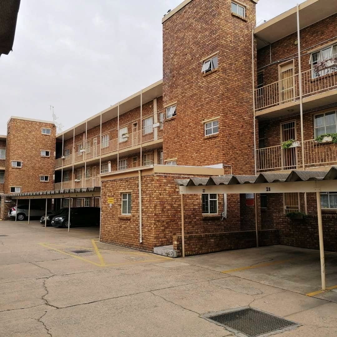 Two bedroom flat for sale in Pretoria North