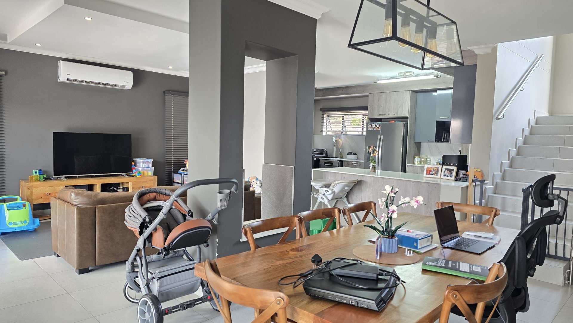 Upmarket four bedroom for sale in Sinoville