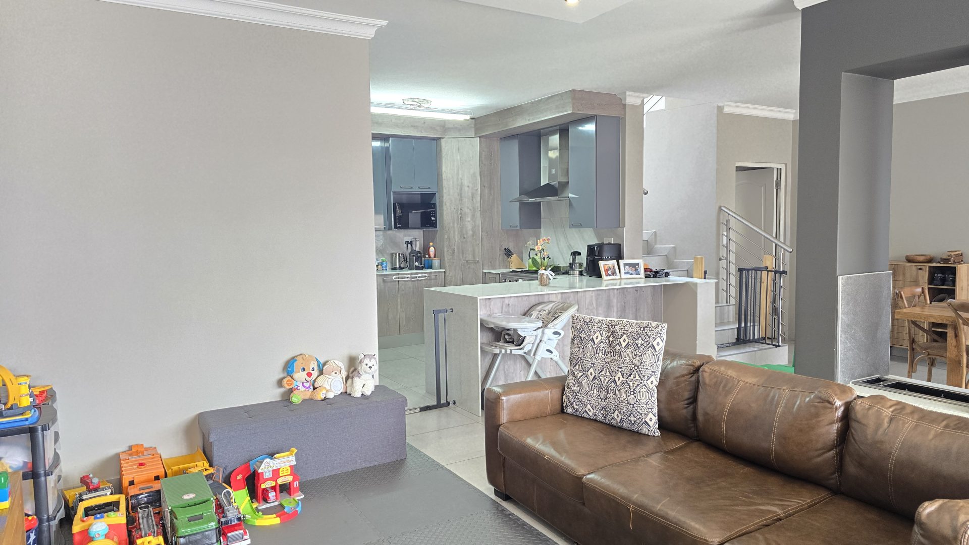 Upmarket four bedroom for sale in Sinoville