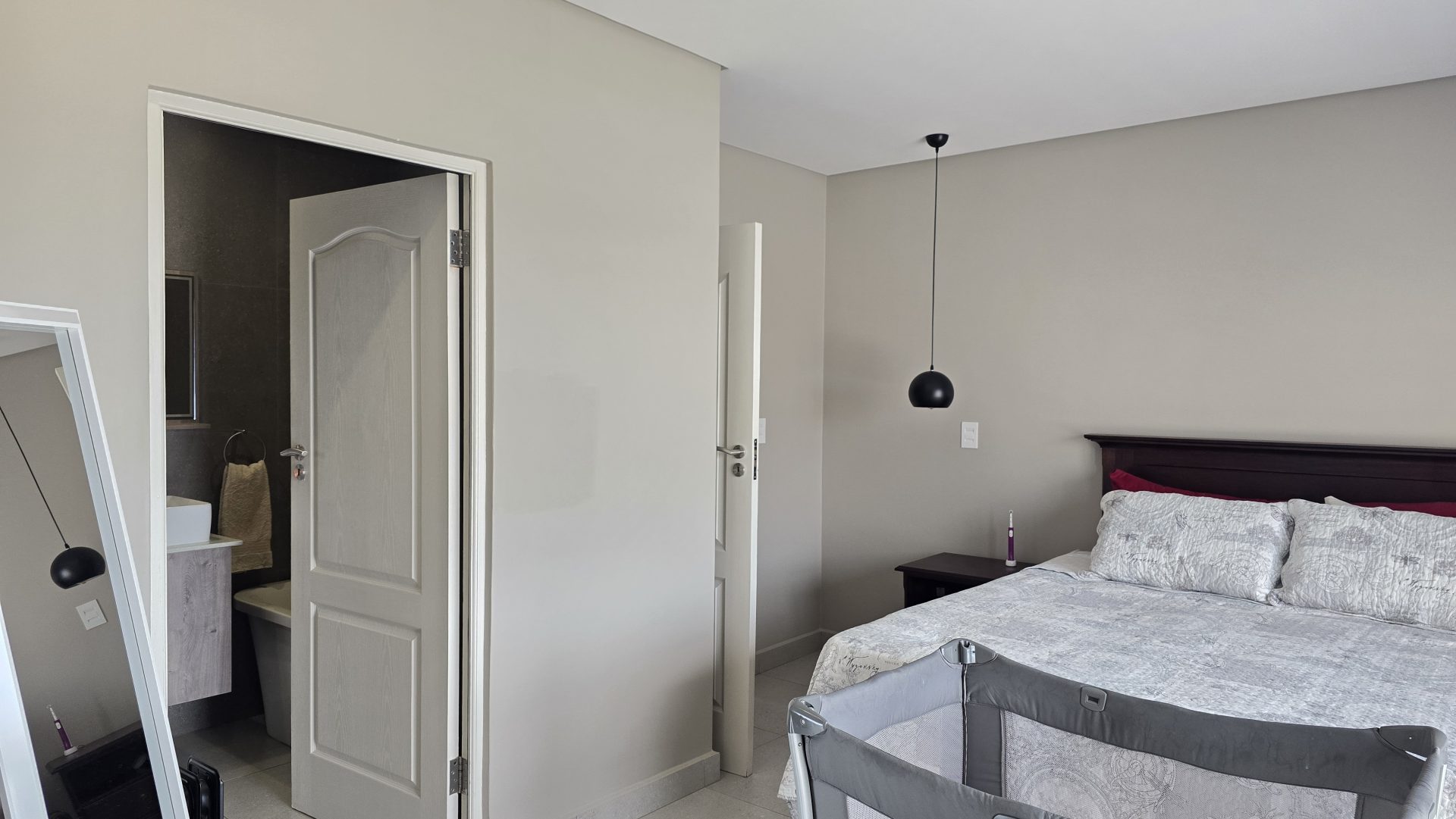 Upmarket four bedroom for sale in Sinoville