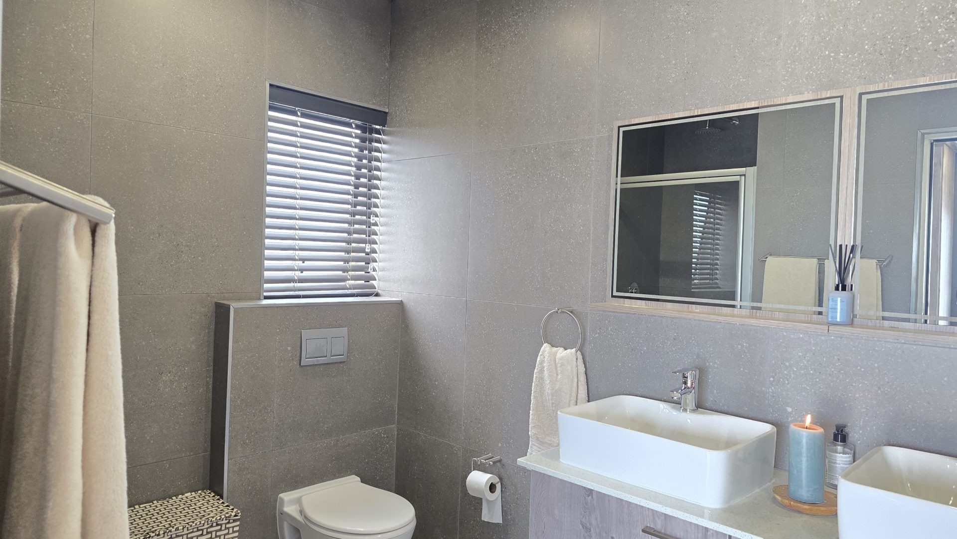 Upmarket four bedroom for sale in Sinoville