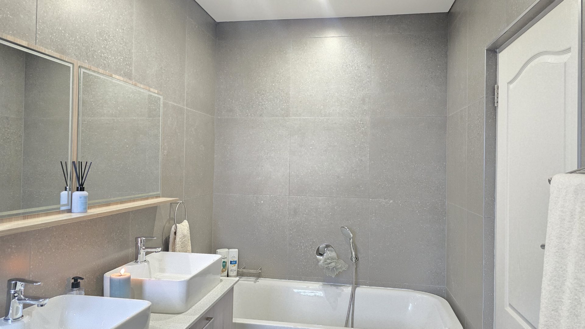 Upmarket four bedroom for sale in Sinoville