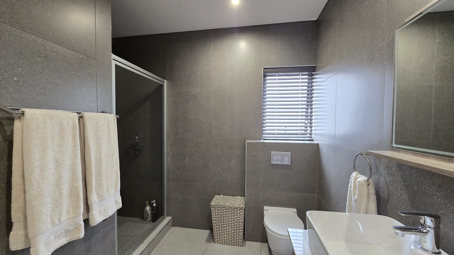 Upmarket four bedroom for sale in Sinoville