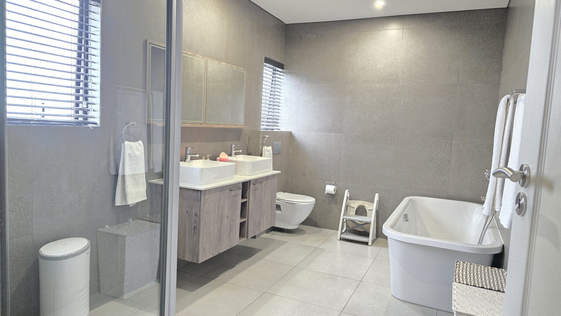 Upmarket four bedroom for sale in Sinoville