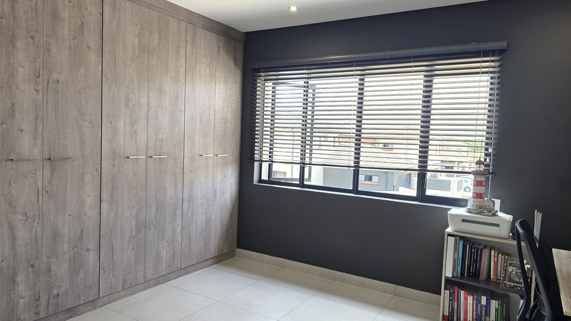 Upmarket four bedroom for sale in Sinoville