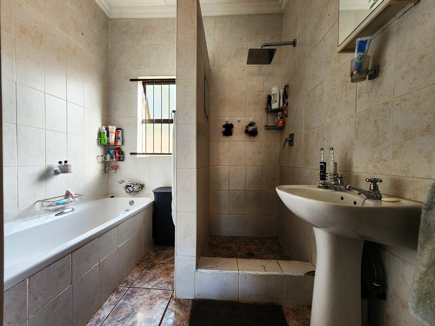 Three bedroom for sale in Annlin