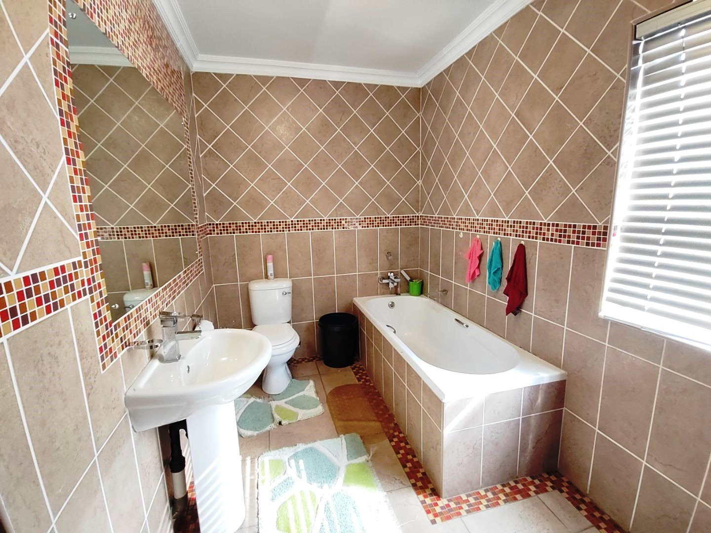 Six bedroom house for sale in Montana Park