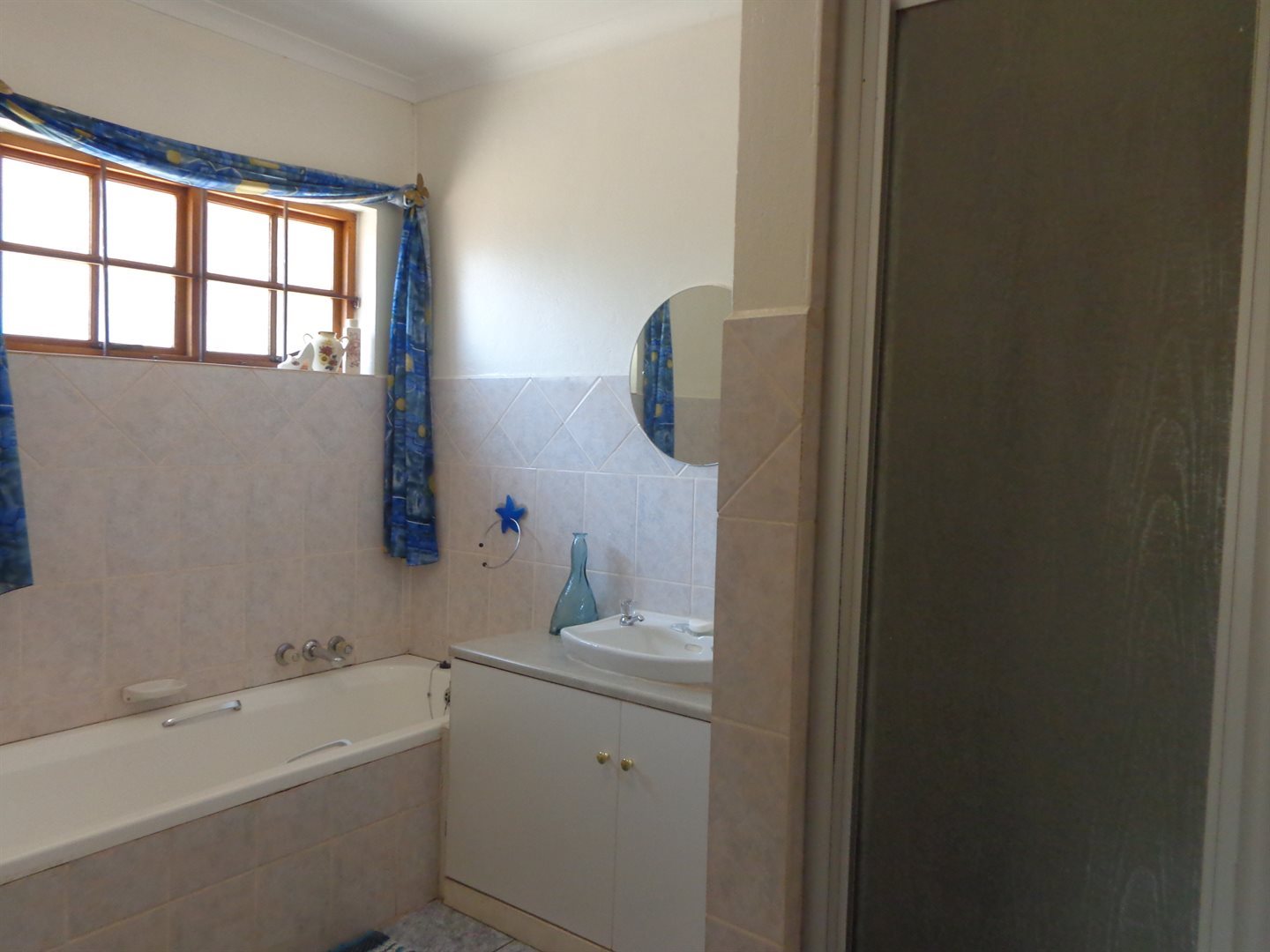 Three bedroom house for sale in Montana Park