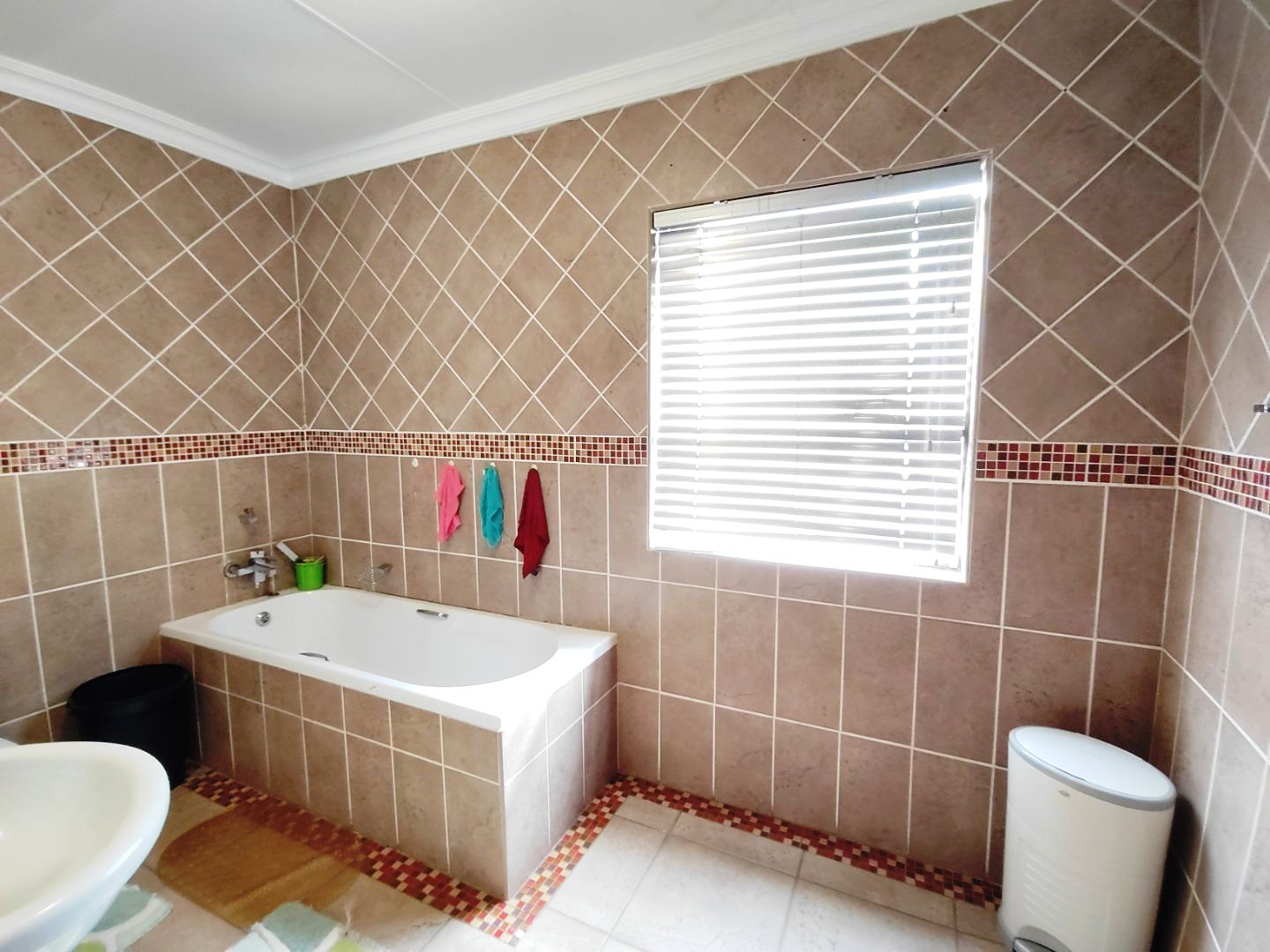 Six bedroom house for sale in Montana Park