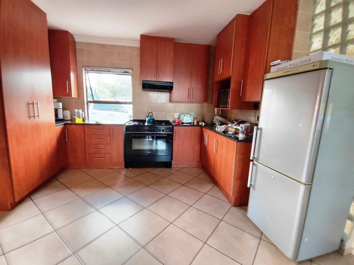 Six bedroom house for sale in Montana Park