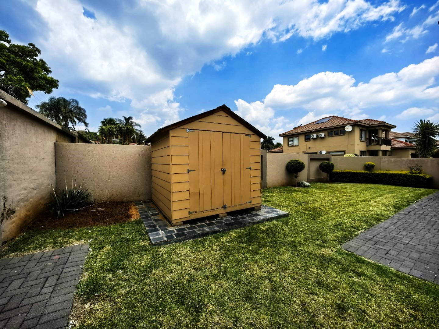 Three bedroom house for sale in Montana Park