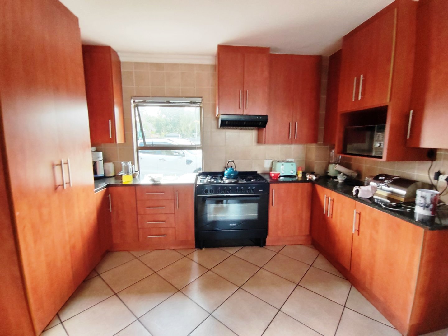 Six bedroom house for sale in Montana Park