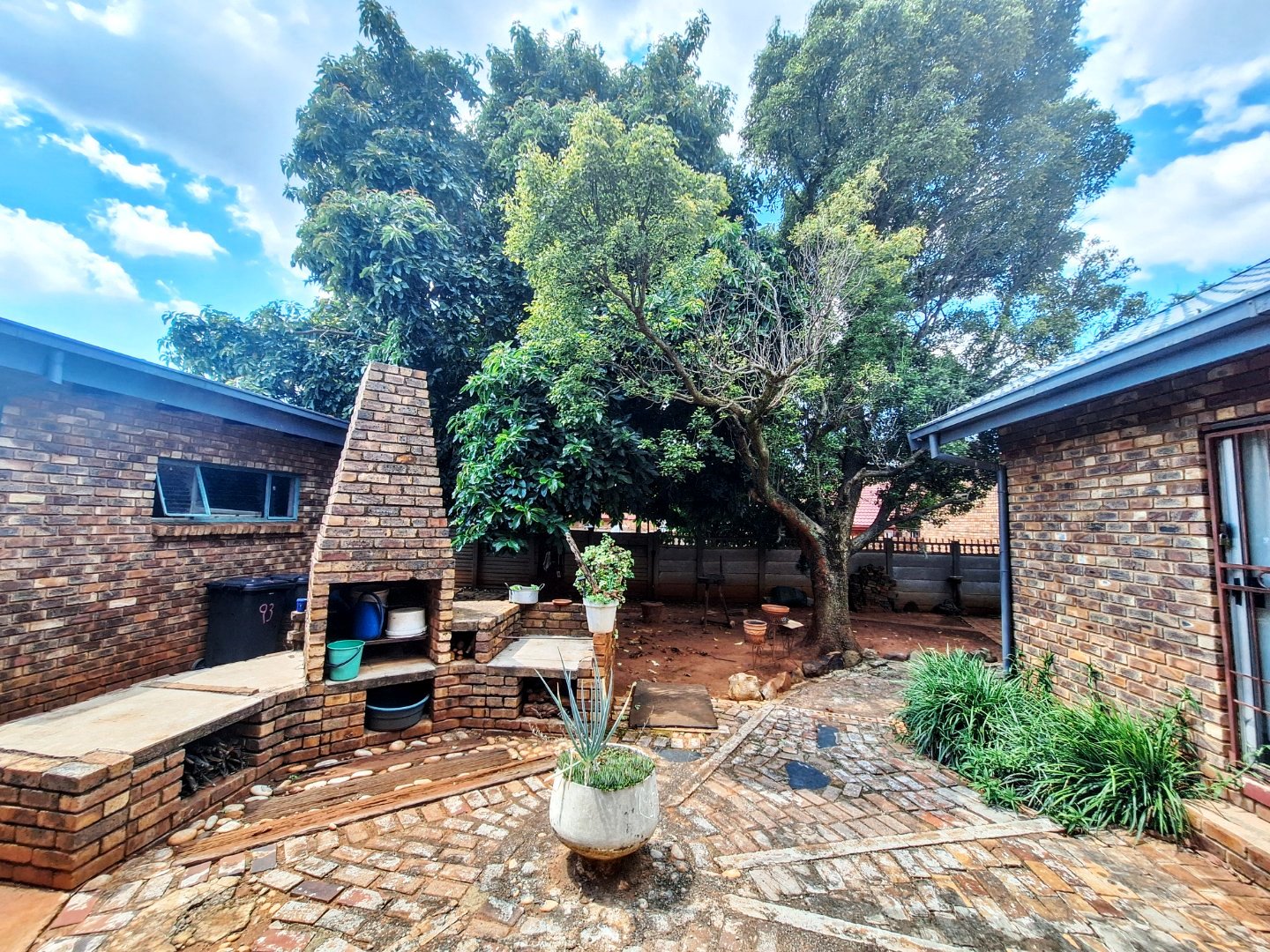 Three bedroom with flatlet for sale – Orchards