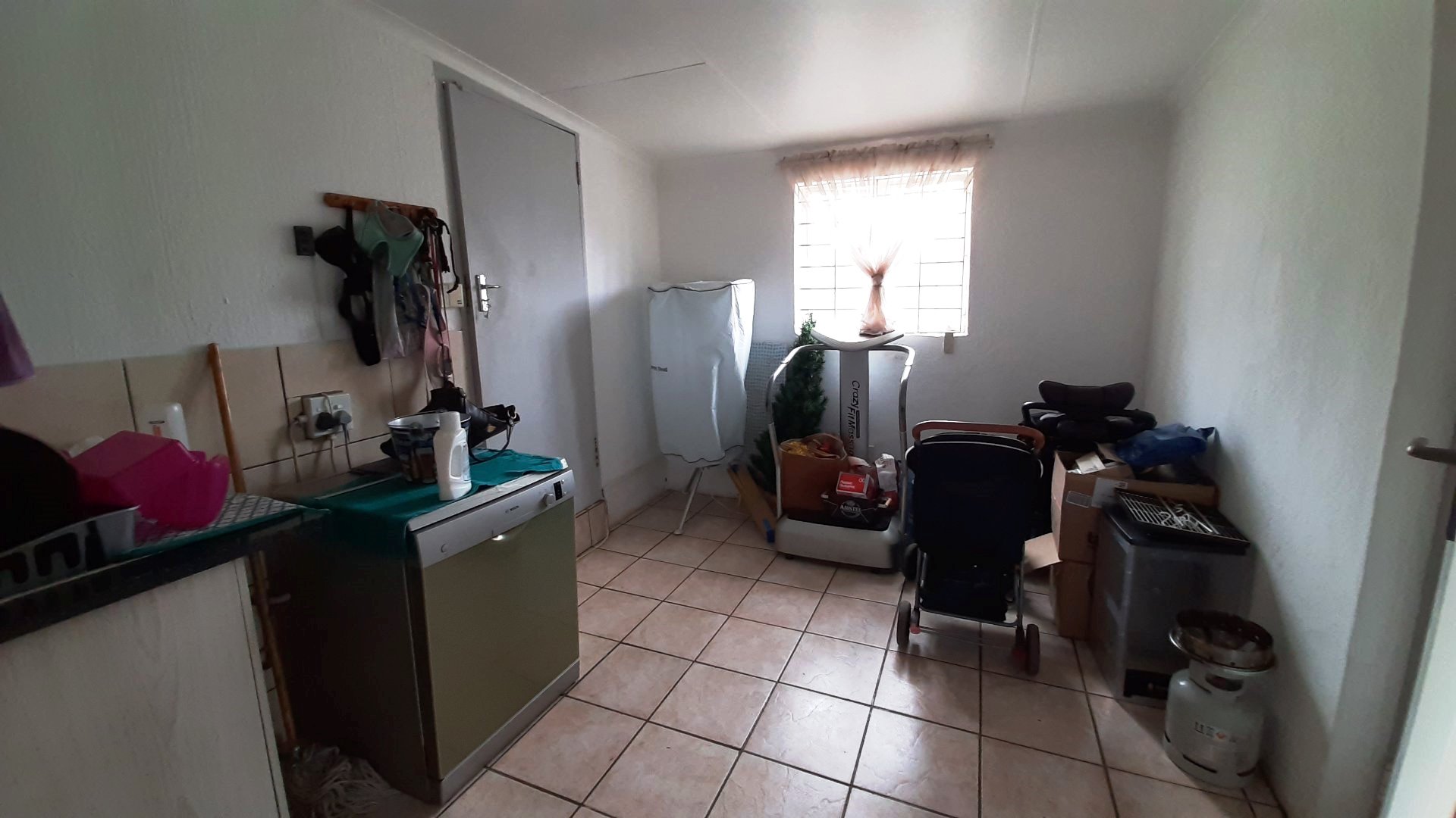 Large three bedroom house for sale in Florauna