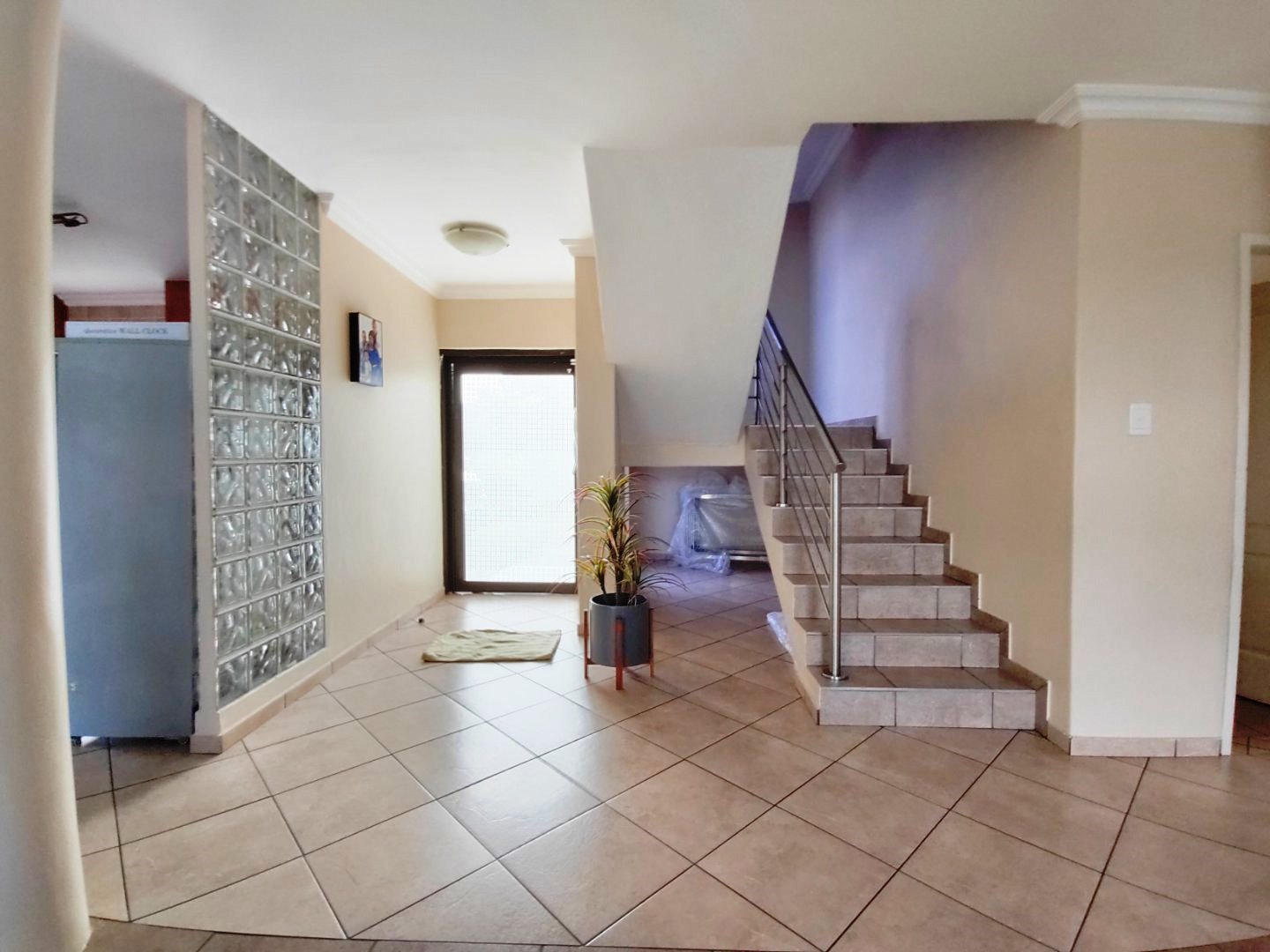 Six bedroom house for sale in Montana Park