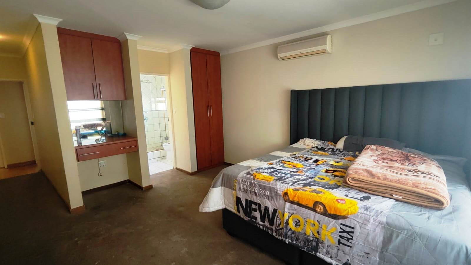 Three bedroom house for sale in Montana Park