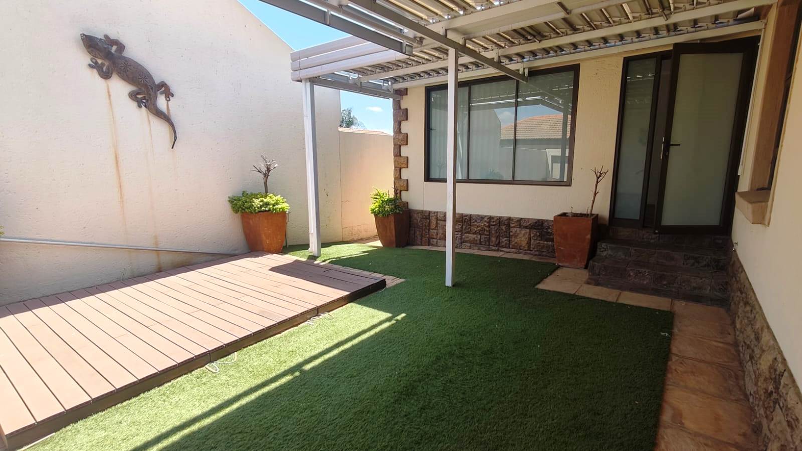 Three bedroom house for sale in Montana Park