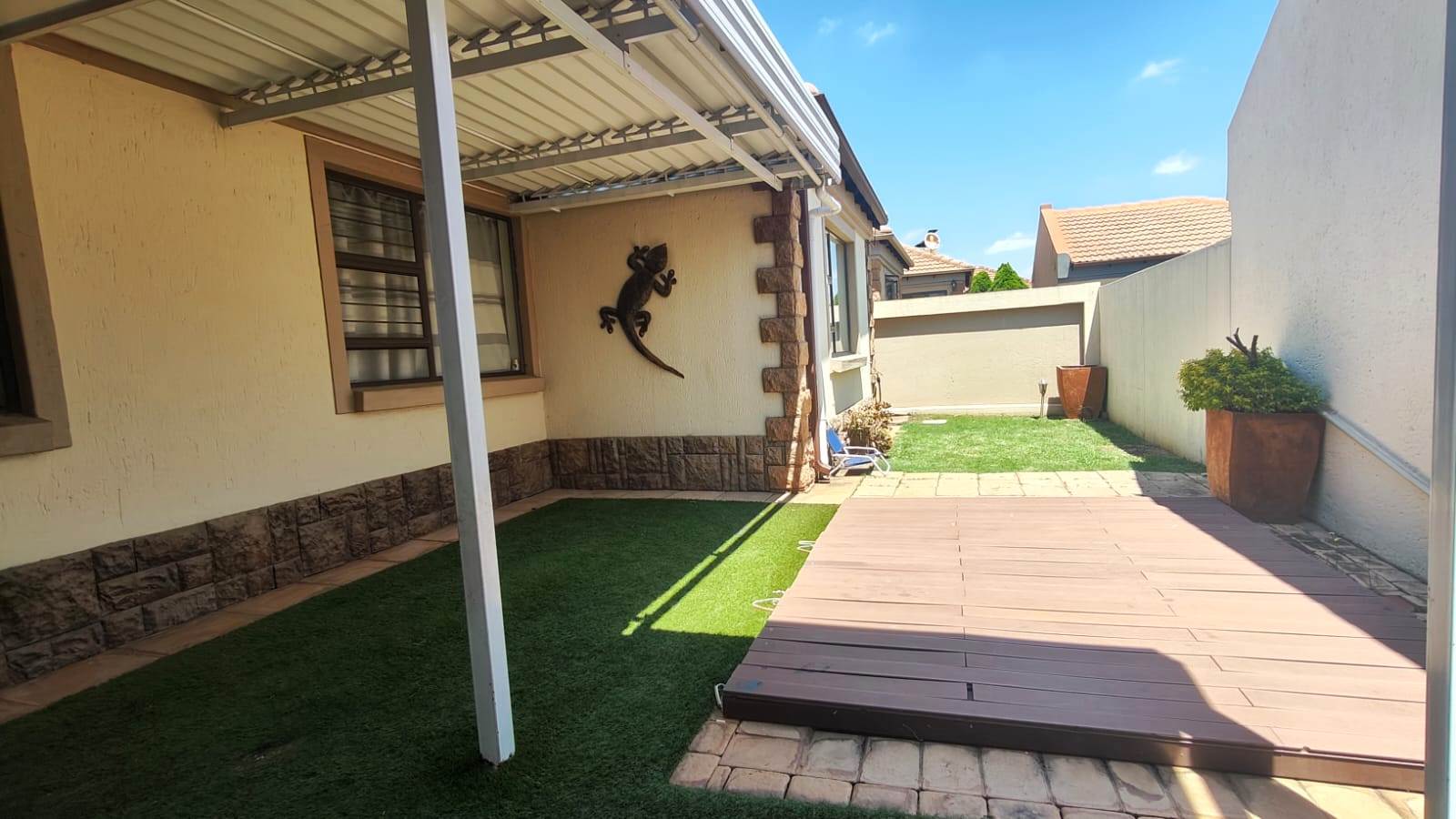 Three bedroom house for sale in Montana Park