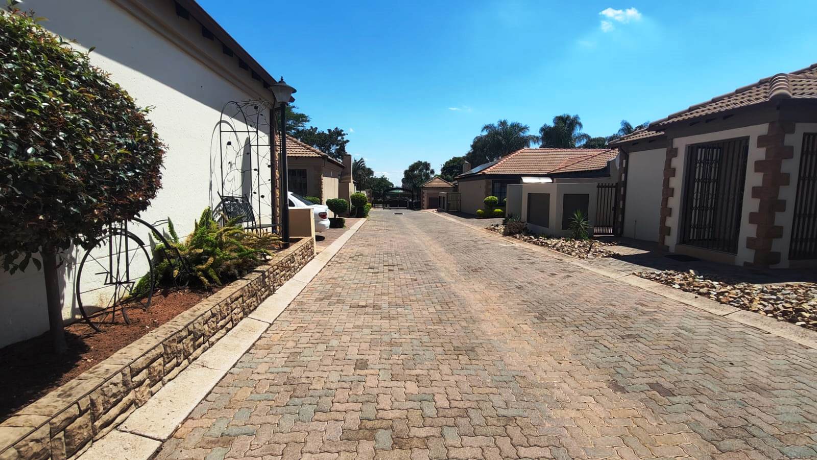 Three bedroom house for sale in Montana Park