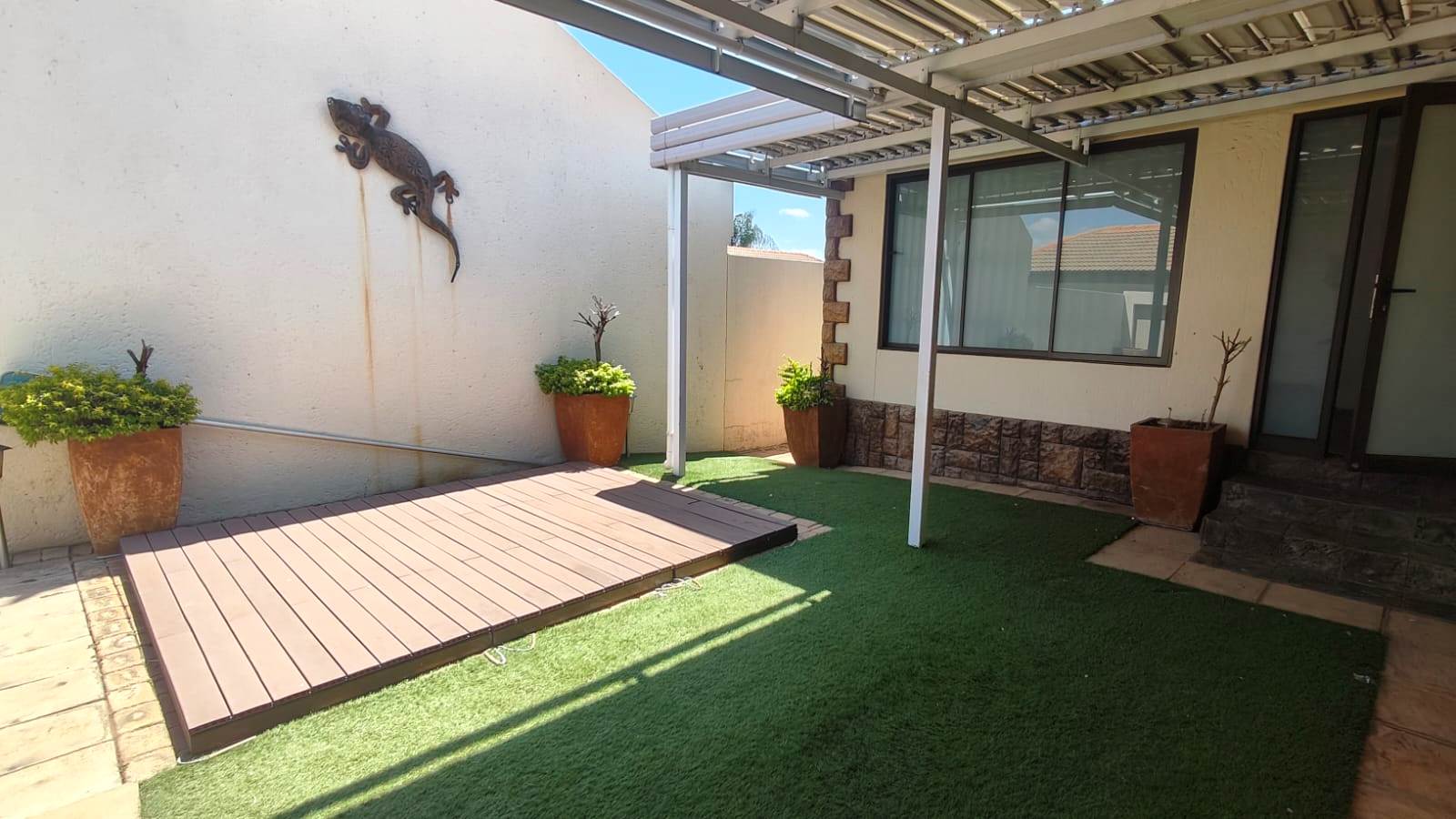 Three bedroom house for sale in Montana Park