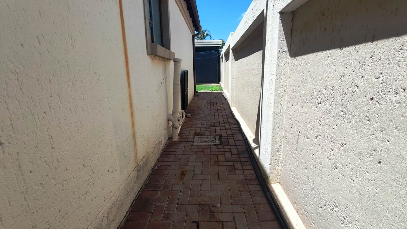 Three bedroom house for sale in Montana Park