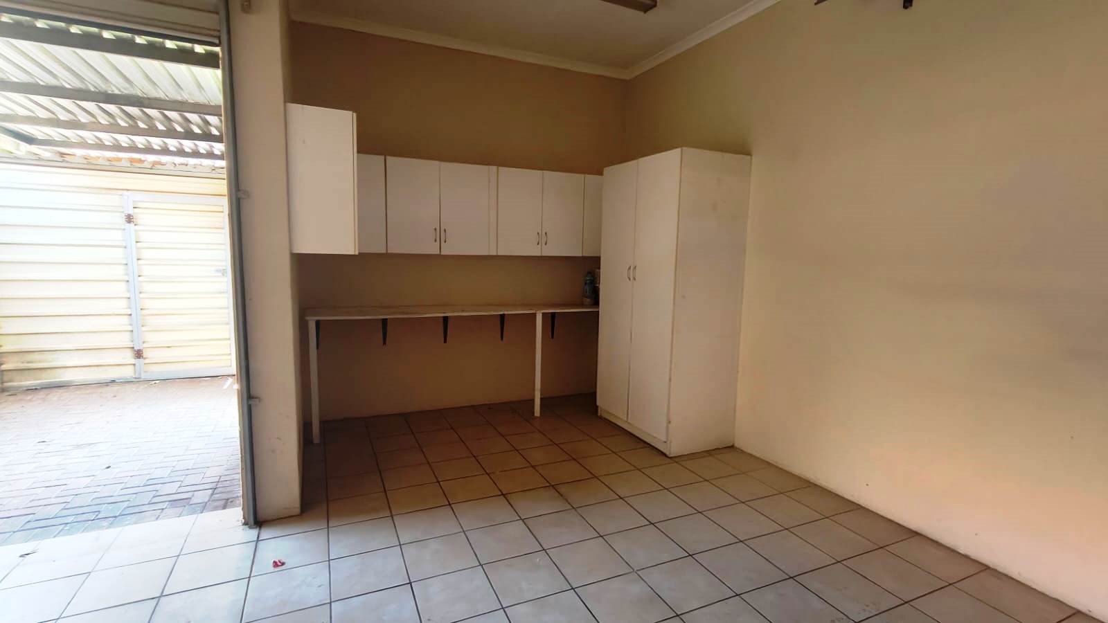 Three bedroom house for sale in Montana Park