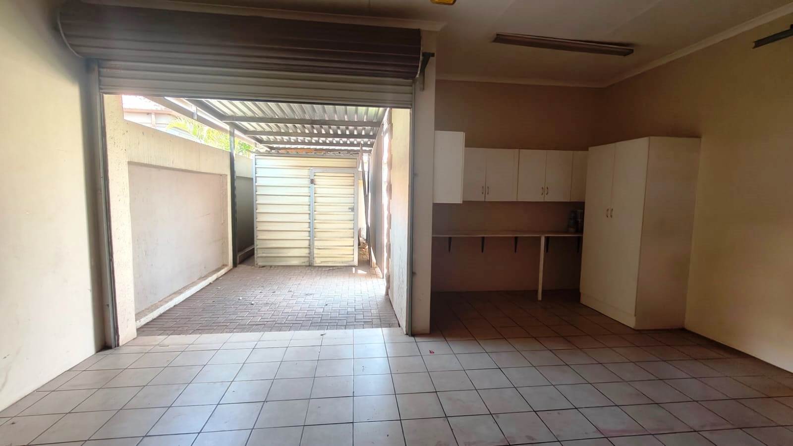 Three bedroom house for sale in Montana Park