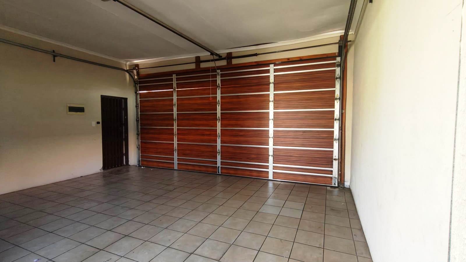 Three bedroom house for sale in Montana Park