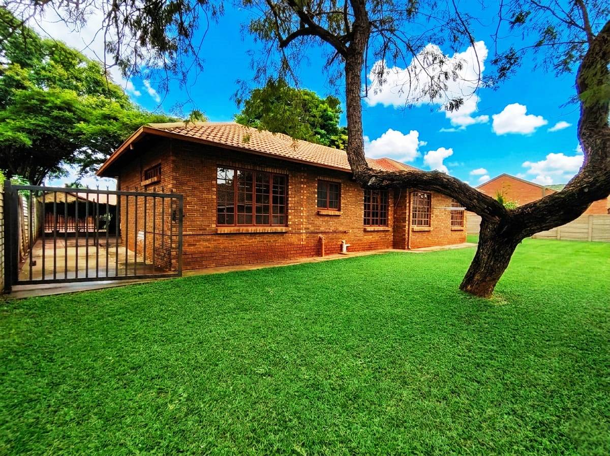 Five bedroom house for sale in old Doornpoort